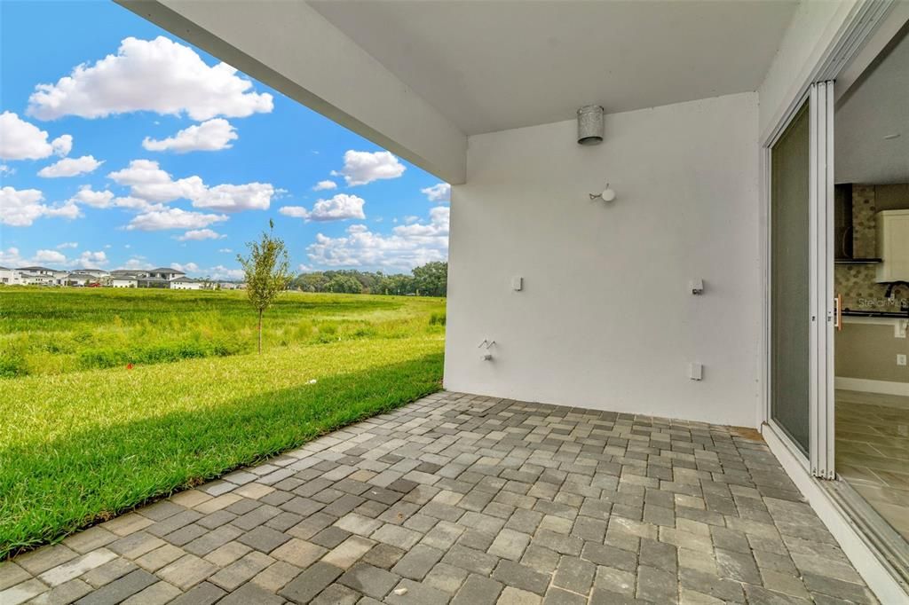 Active With Contract: $564,990 (3 beds, 3 baths, 2437 Square Feet)