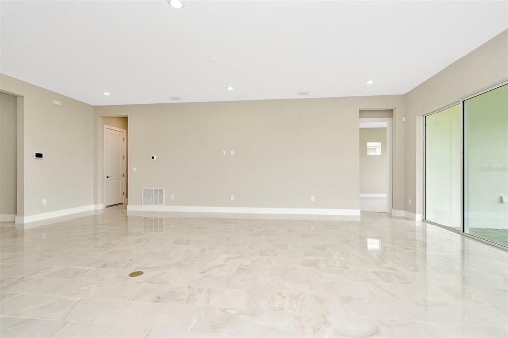 Active With Contract: $564,990 (3 beds, 3 baths, 2437 Square Feet)