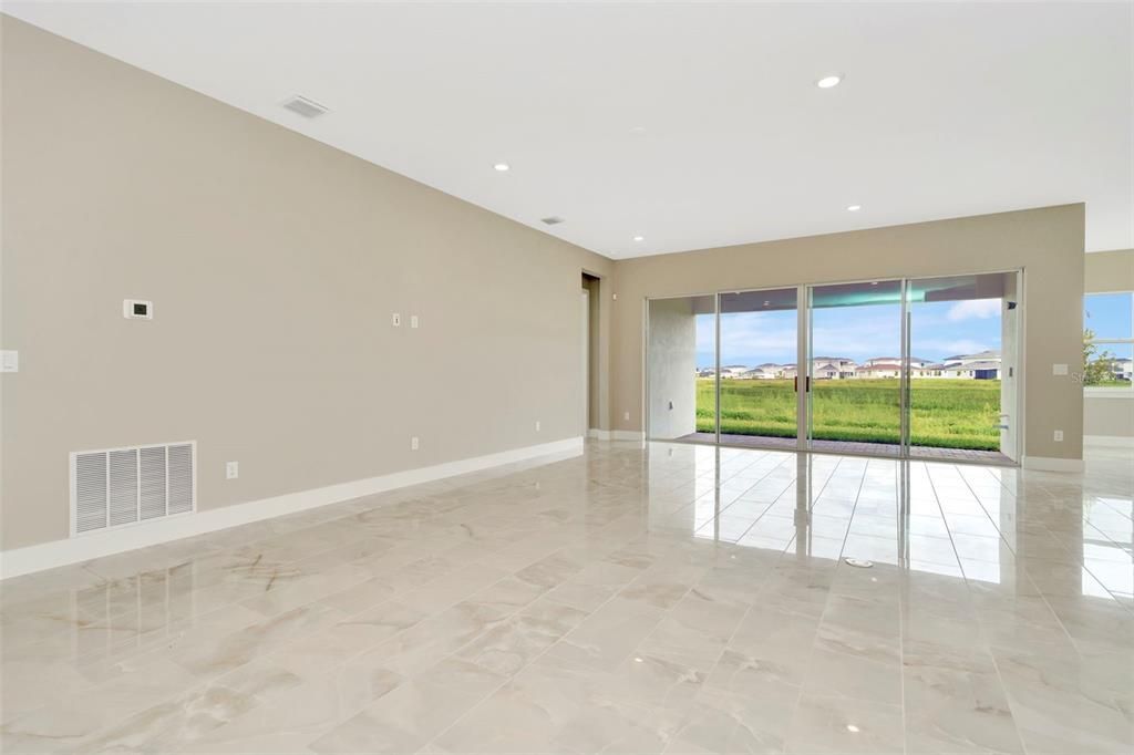 Active With Contract: $564,990 (3 beds, 3 baths, 2437 Square Feet)