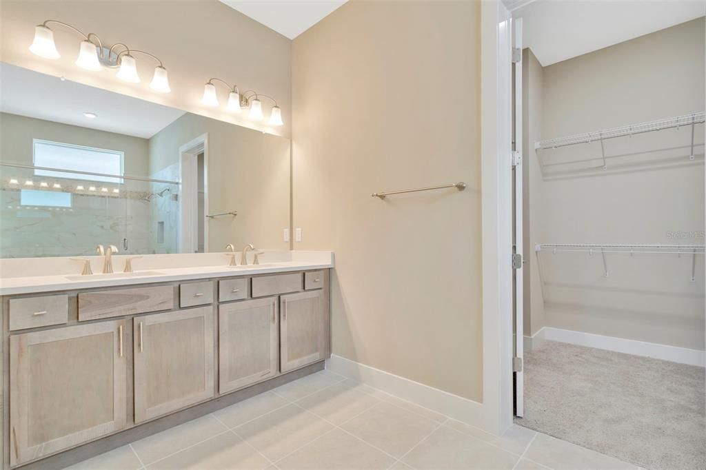 Active With Contract: $564,990 (3 beds, 3 baths, 2437 Square Feet)