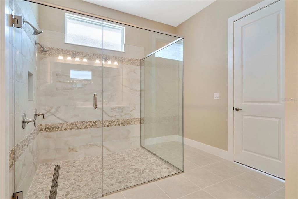 Active With Contract: $564,990 (3 beds, 3 baths, 2437 Square Feet)