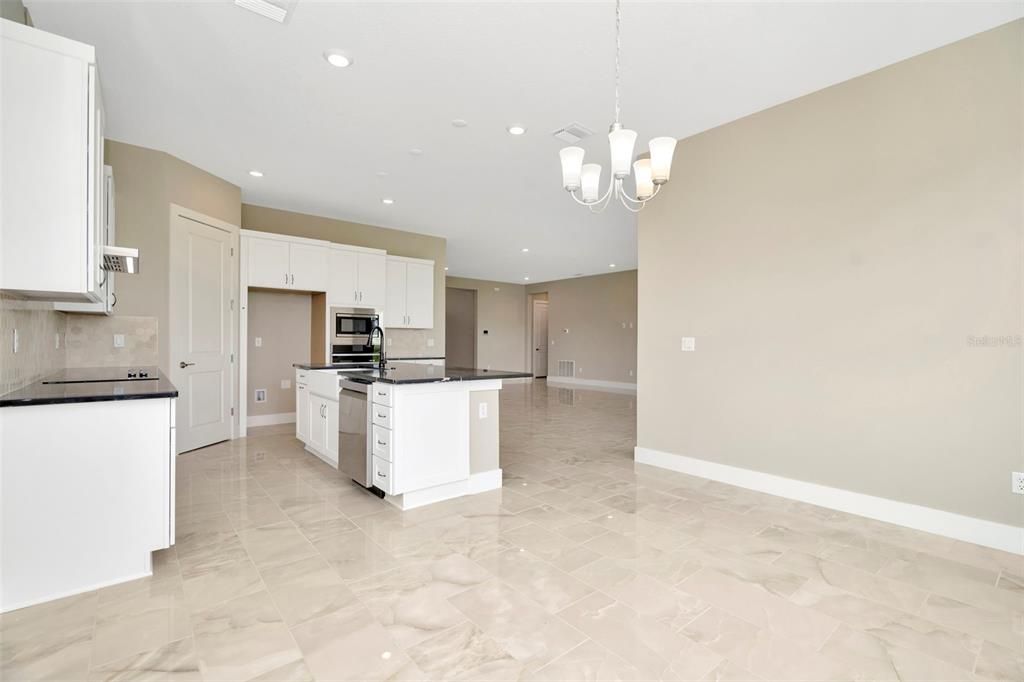 Active With Contract: $564,990 (3 beds, 3 baths, 2437 Square Feet)