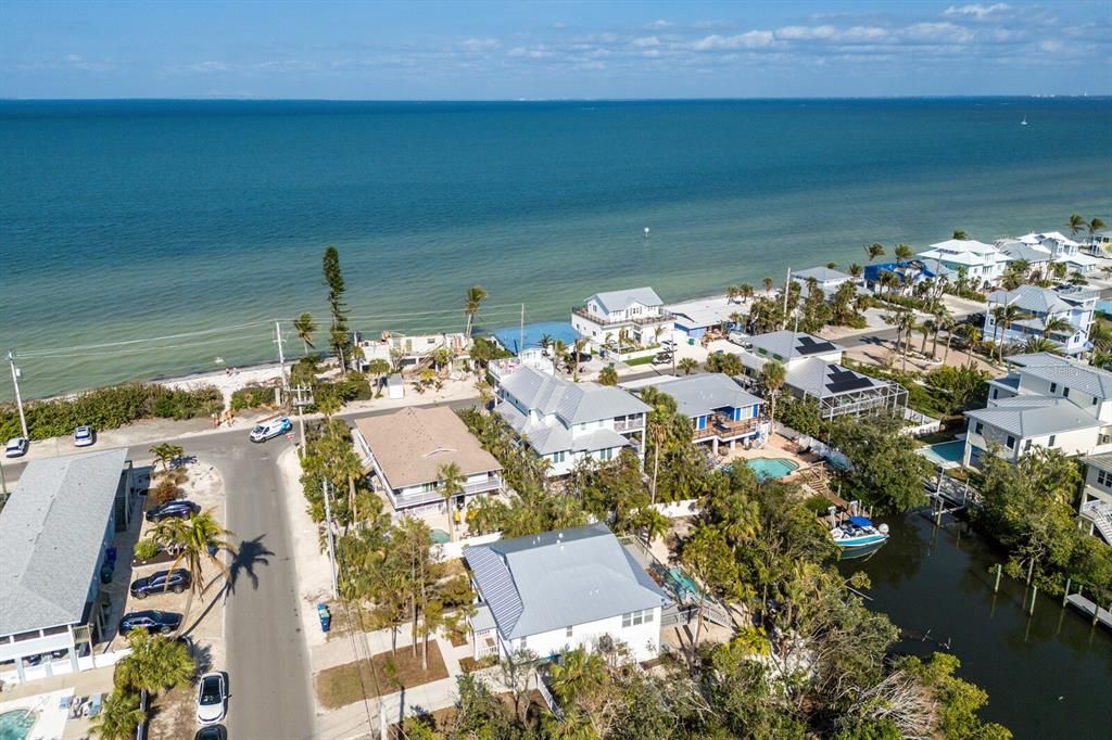 For Sale: $2,195,000 (3 beds, 2 baths, 1924 Square Feet)