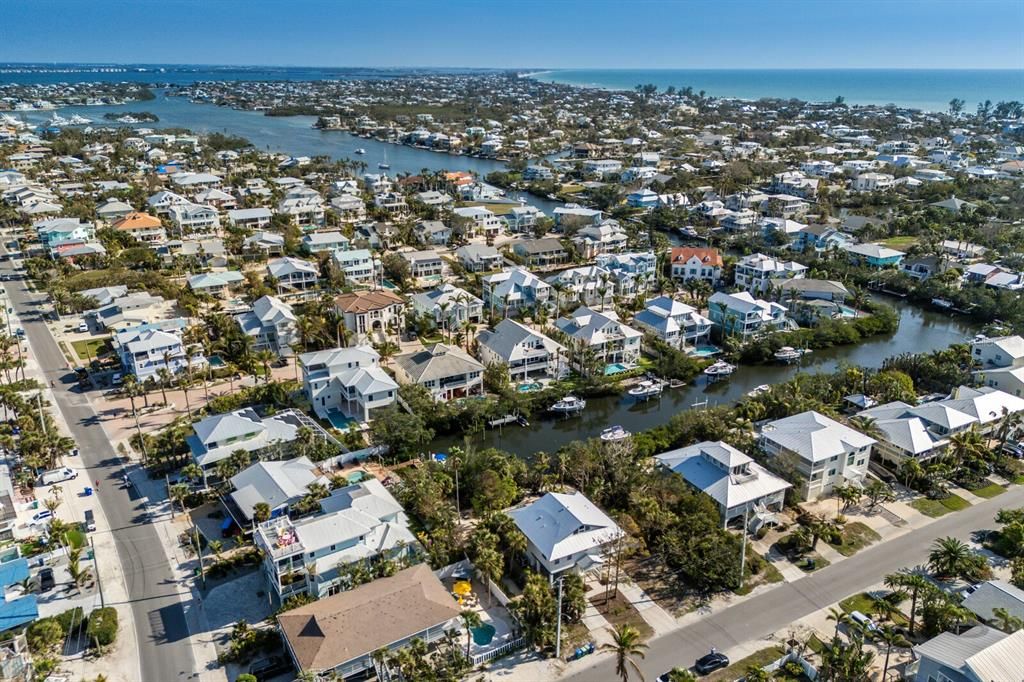 For Sale: $2,195,000 (3 beds, 2 baths, 1924 Square Feet)