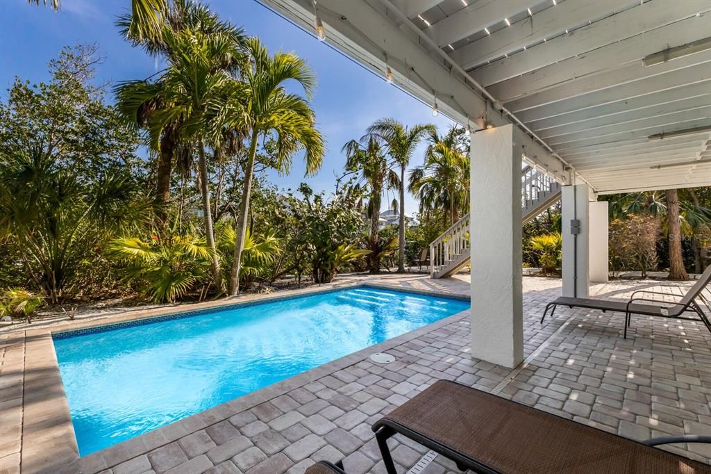 For Sale: $2,195,000 (3 beds, 2 baths, 1924 Square Feet)