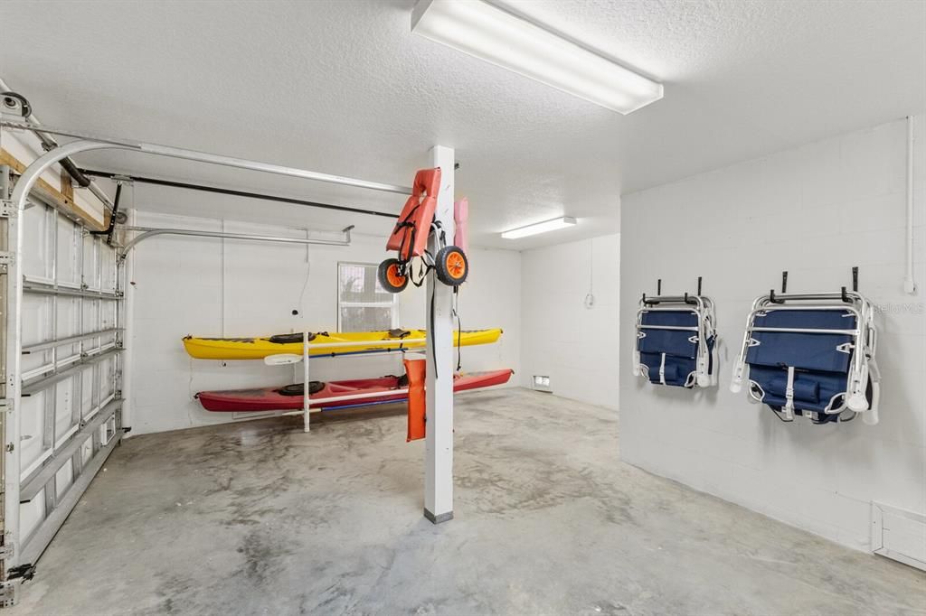 For Sale: $2,195,000 (3 beds, 2 baths, 1924 Square Feet)