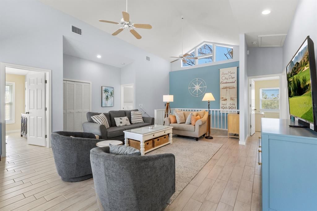 For Sale: $2,195,000 (3 beds, 2 baths, 1924 Square Feet)