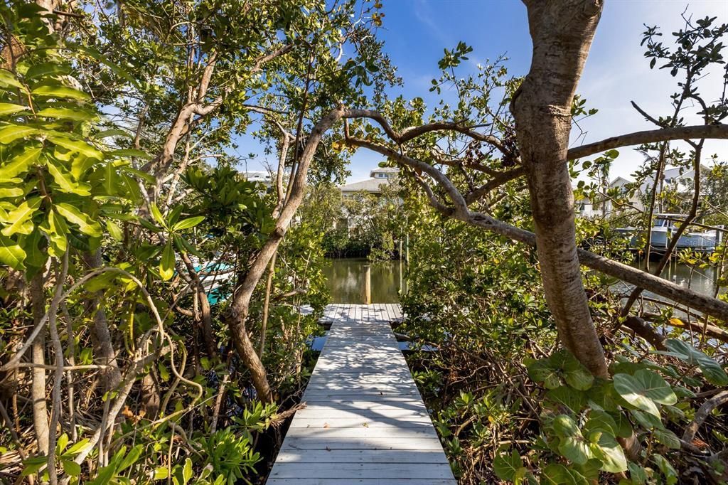 For Sale: $2,195,000 (3 beds, 2 baths, 1924 Square Feet)