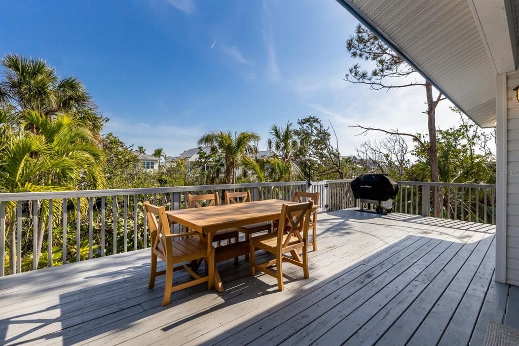 For Sale: $2,195,000 (3 beds, 2 baths, 1924 Square Feet)