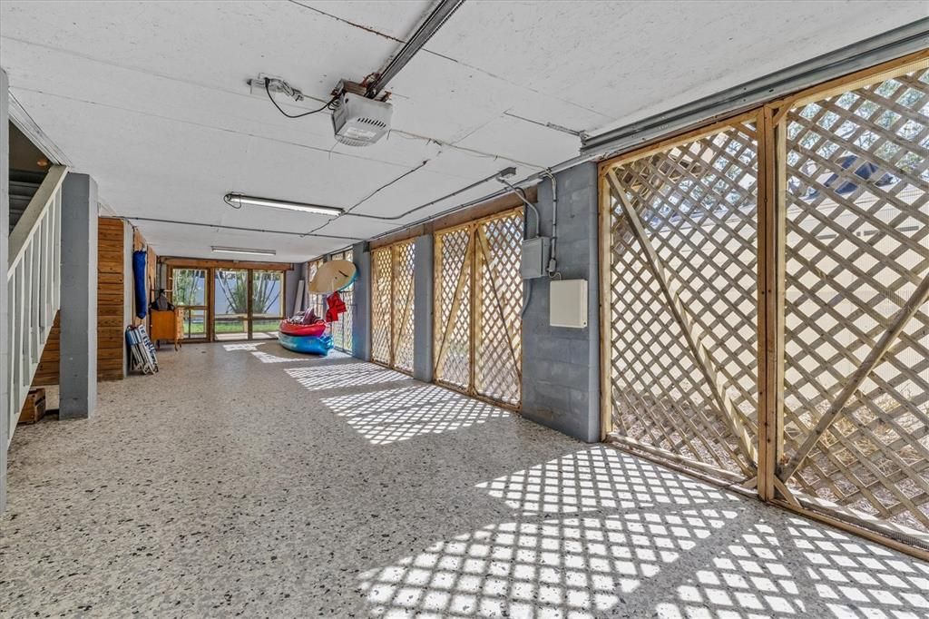 Под контрактом: $980,000 (3 спален, 2 ванн, 2168 Квадратных фут)