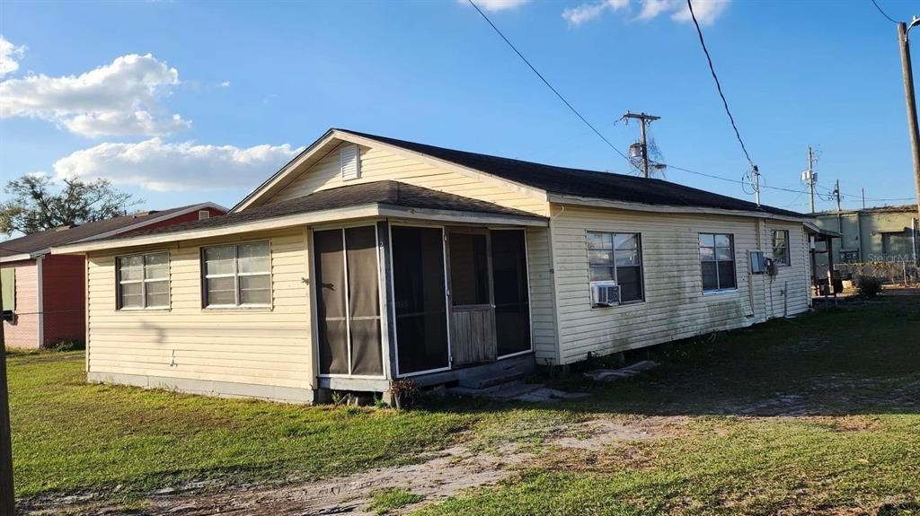 Vendido Recientemente: $230,000 (3 camas, 2 baños, 1628 Pies cuadrados)