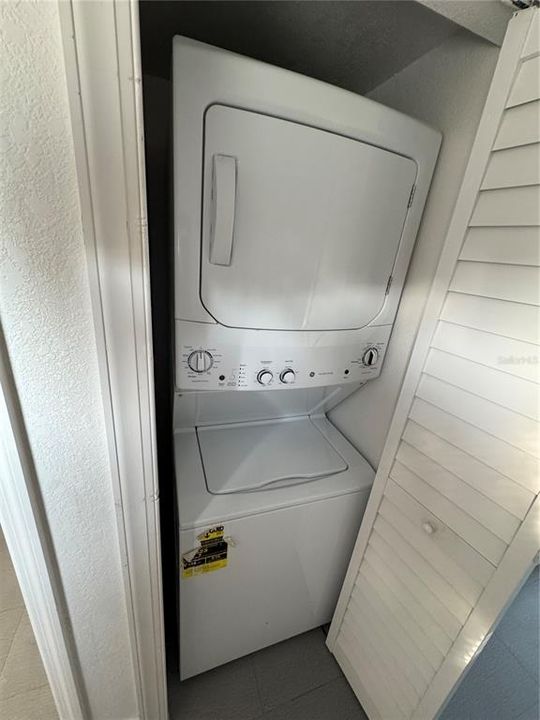 For Sale: $137,900 (2 beds, 1 baths, 794 Square Feet)