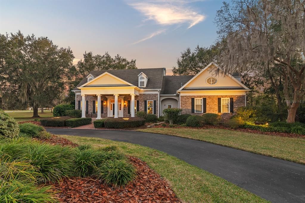 Recently Sold: $925,000 (4 beds, 3 baths, 4045 Square Feet)