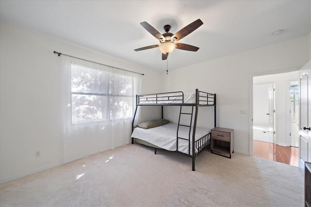 На продажу: $1,095,000 (5 спален, 4 ванн, 3938 Квадратных фут)