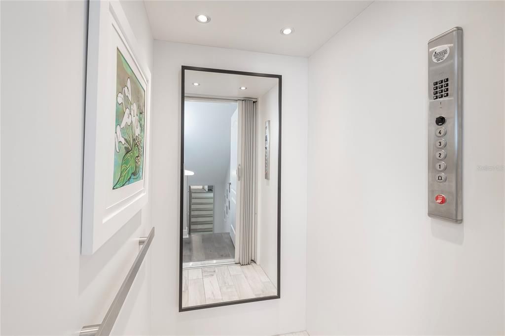 En Venta: $1,275,000 (3 camas, 3 baños, 2298 Pies cuadrados)