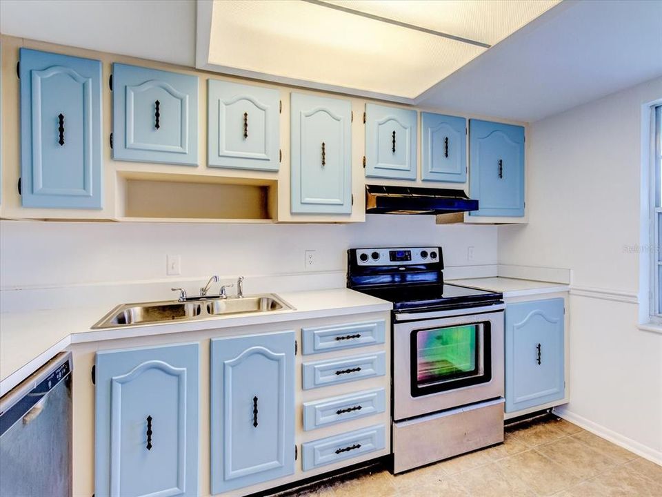 待售: $99,995 (3 贝兹, 2 浴室, 1226 平方英尺)