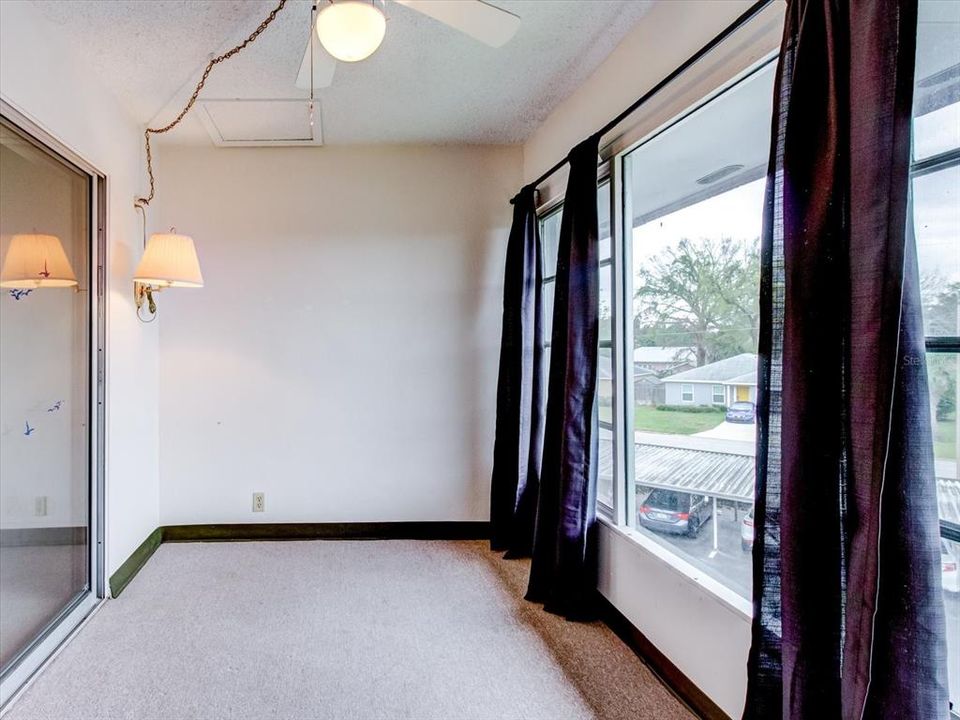 待售: $99,995 (3 贝兹, 2 浴室, 1226 平方英尺)