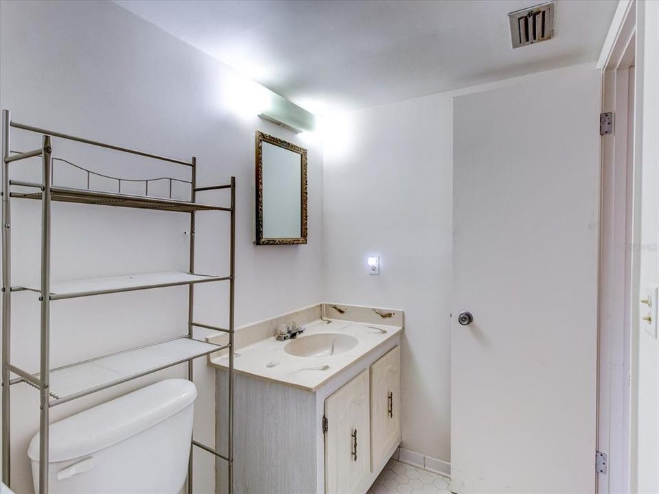 待售: $99,995 (3 贝兹, 2 浴室, 1226 平方英尺)