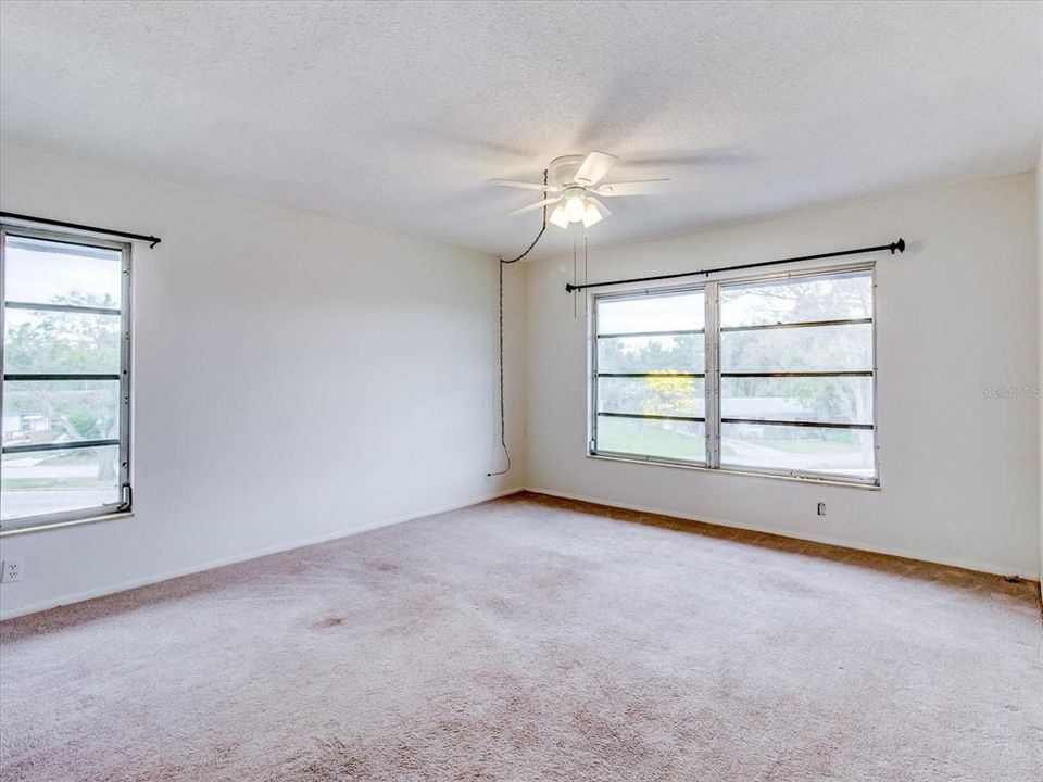 待售: $99,995 (3 贝兹, 2 浴室, 1226 平方英尺)