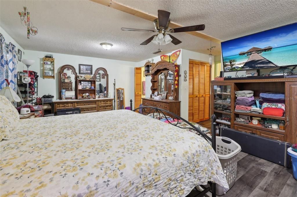 На продажу: $199,900 (2 спален, 2 ванн, 1372 Квадратных фут)