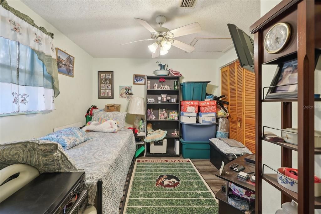 На продажу: $199,900 (2 спален, 2 ванн, 1372 Квадратных фут)