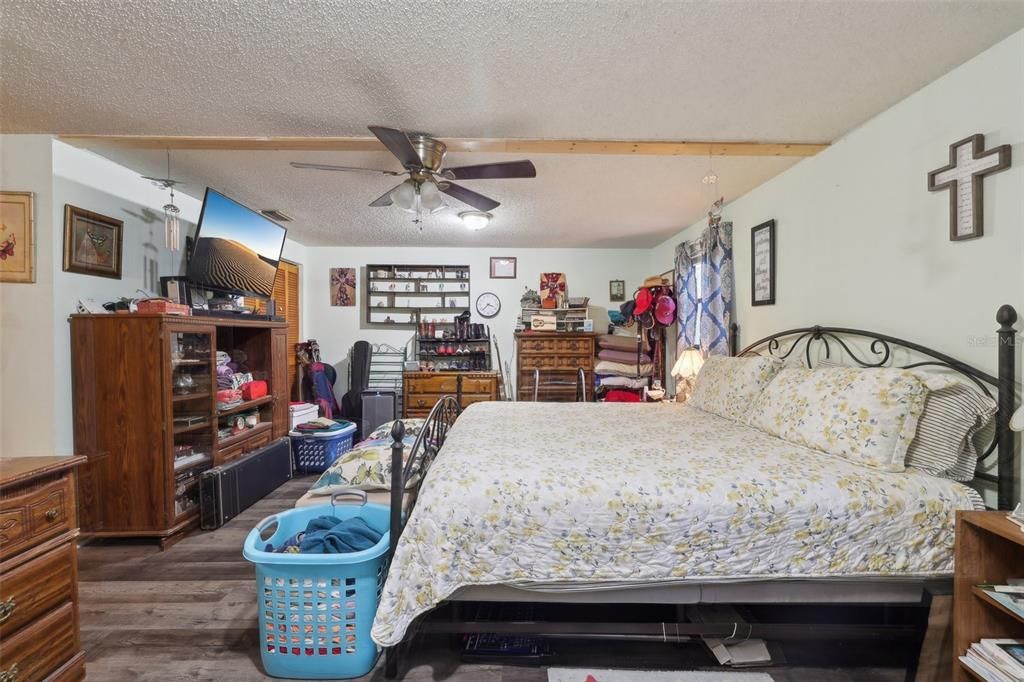 На продажу: $199,900 (2 спален, 2 ванн, 1372 Квадратных фут)