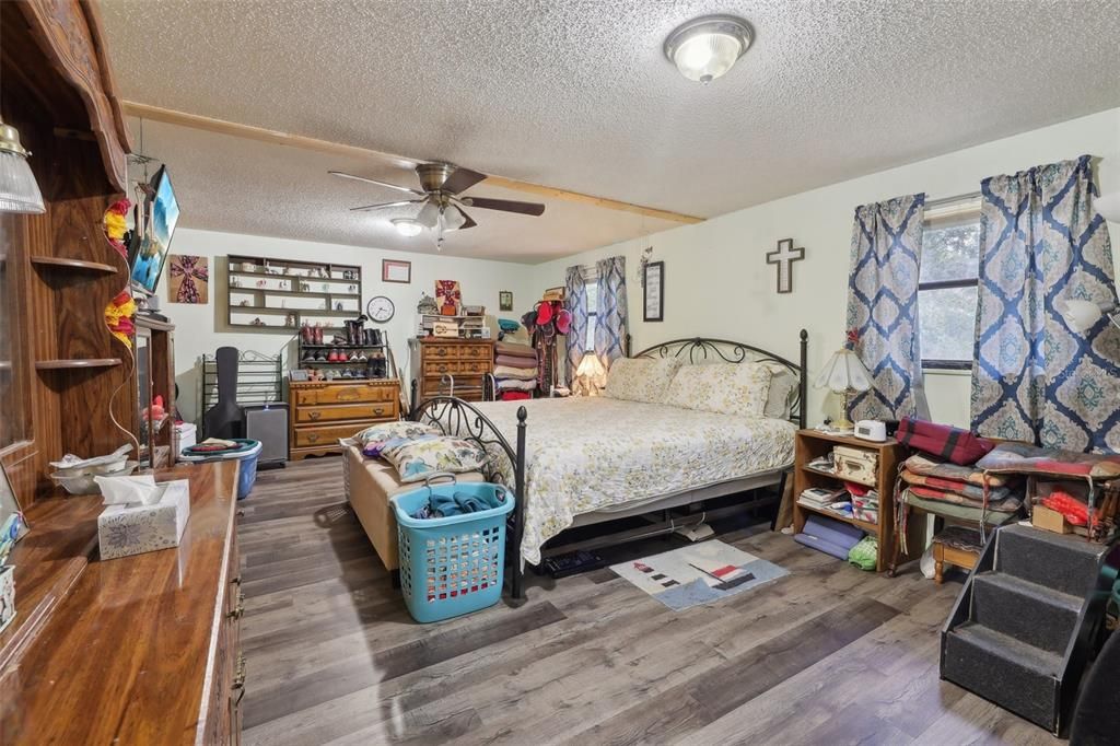 На продажу: $199,900 (2 спален, 2 ванн, 1372 Квадратных фут)