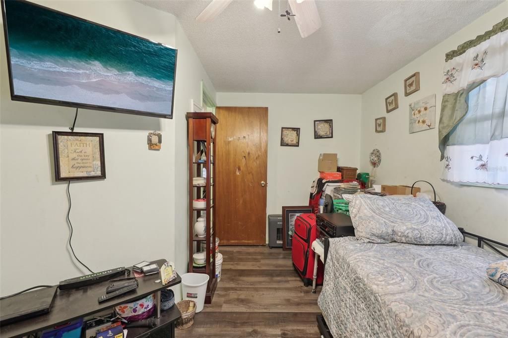 На продажу: $199,900 (2 спален, 2 ванн, 1372 Квадратных фут)