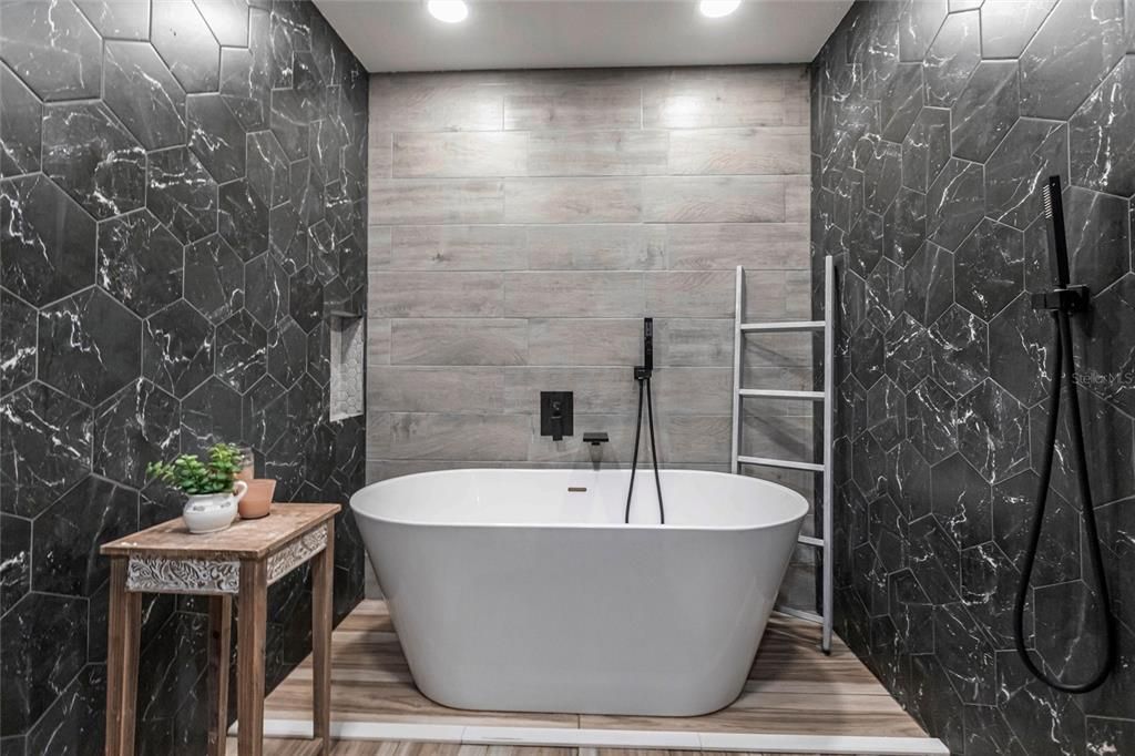 En Venta: $840,000 (4 camas, 2 baños, 1736 Pies cuadrados)