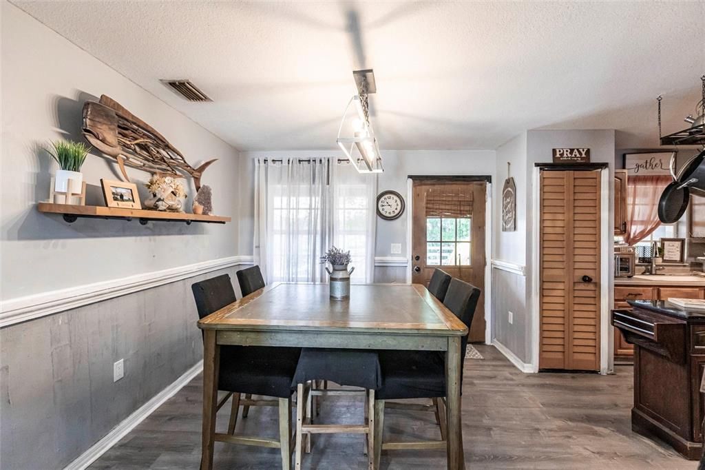 En Venta: $840,000 (4 camas, 2 baños, 1736 Pies cuadrados)