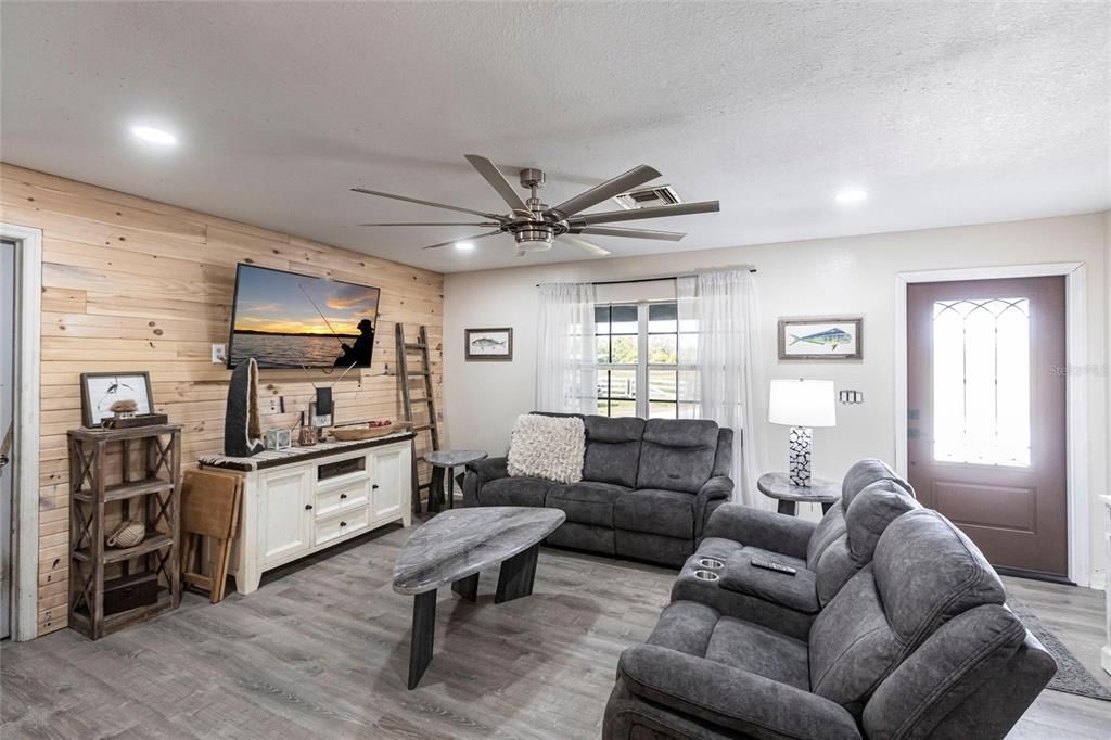 En Venta: $840,000 (4 camas, 2 baños, 1736 Pies cuadrados)