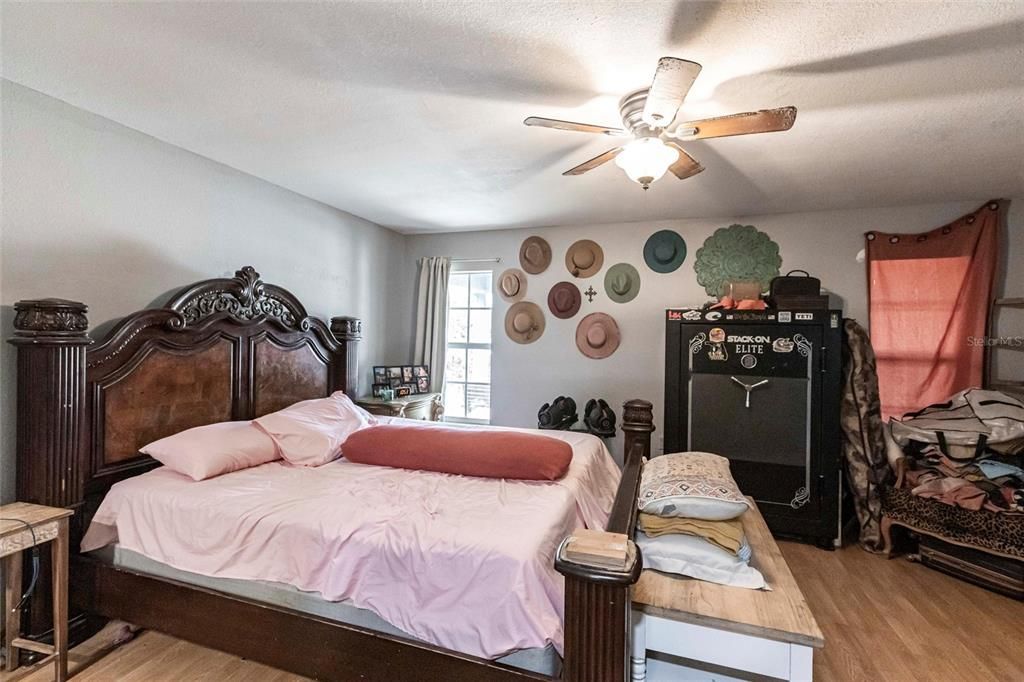 En Venta: $840,000 (4 camas, 2 baños, 1736 Pies cuadrados)