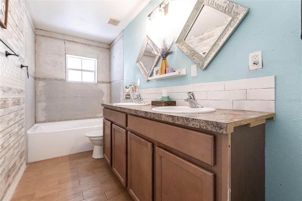 En Venta: $840,000 (4 camas, 2 baños, 1736 Pies cuadrados)