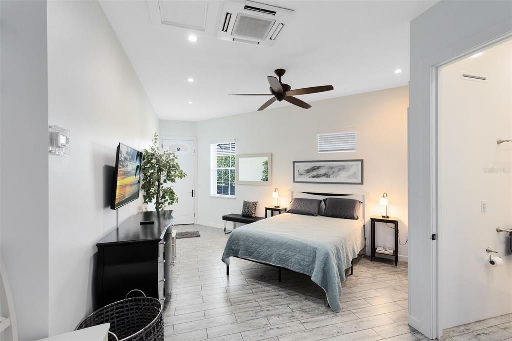 For Sale: $1,215,000 (6 beds, 0 baths, 2284 Square Feet)