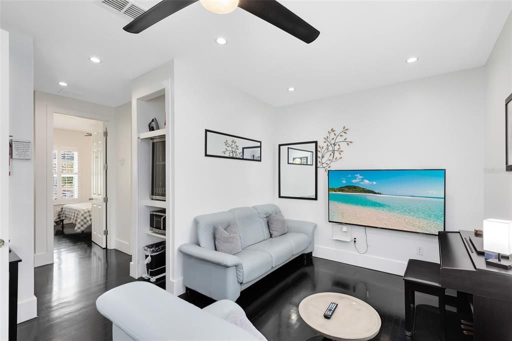 For Sale: $1,215,000 (6 beds, 0 baths, 2284 Square Feet)