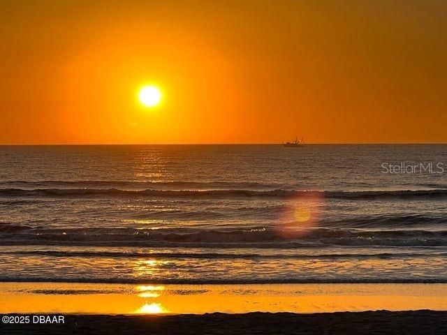 For Sale: $399,000 (2 beds, 2 baths, 1300 Square Feet)