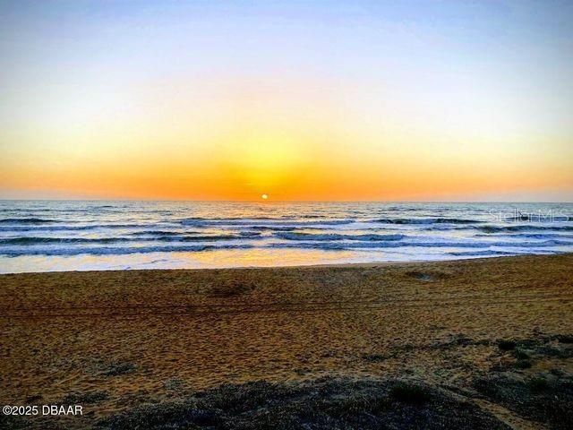 For Sale: $399,000 (2 beds, 2 baths, 1300 Square Feet)