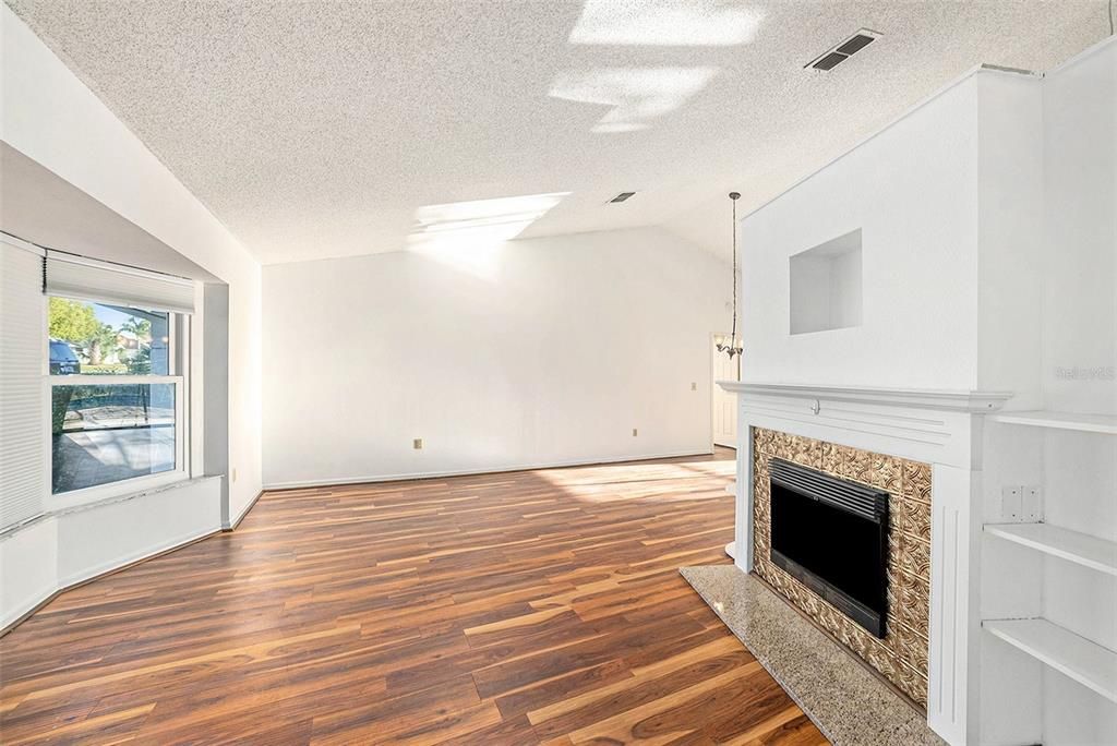 For Sale: $309,000 (2 beds, 2 baths, 1668 Square Feet)