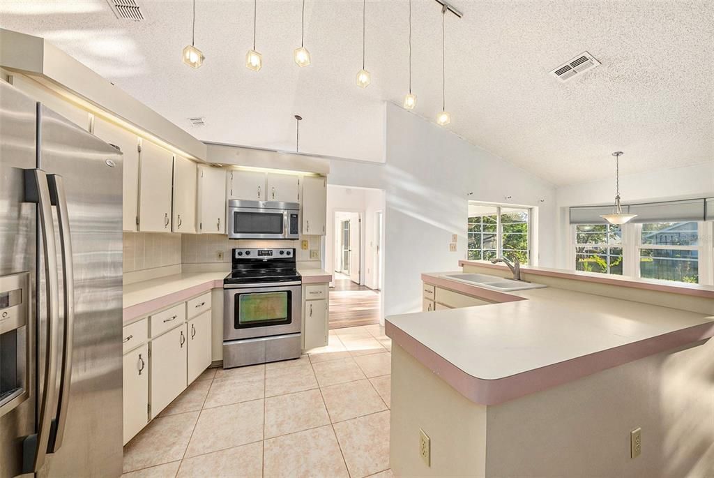 For Sale: $309,000 (2 beds, 2 baths, 1668 Square Feet)