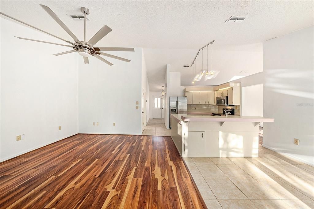 For Sale: $309,000 (2 beds, 2 baths, 1668 Square Feet)