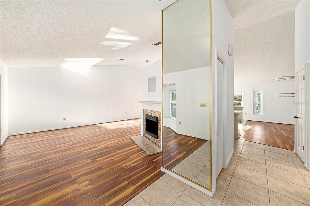 For Sale: $309,000 (2 beds, 2 baths, 1668 Square Feet)