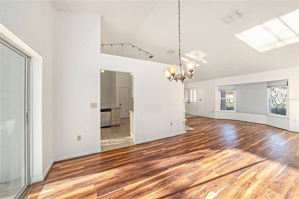 For Sale: $309,000 (2 beds, 2 baths, 1668 Square Feet)