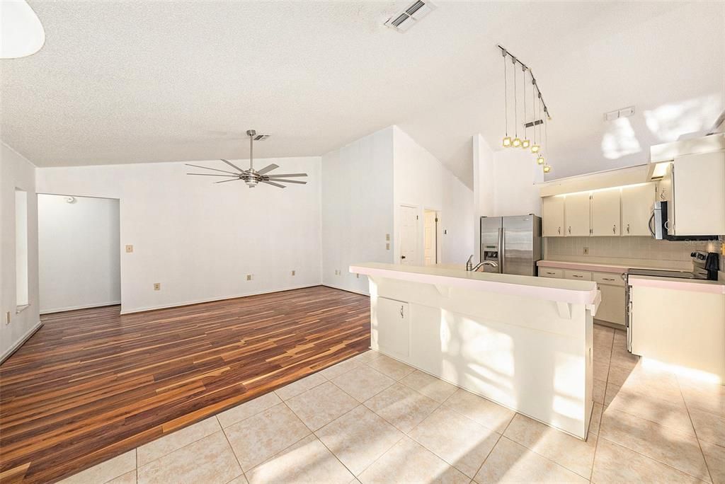 For Sale: $309,000 (2 beds, 2 baths, 1668 Square Feet)
