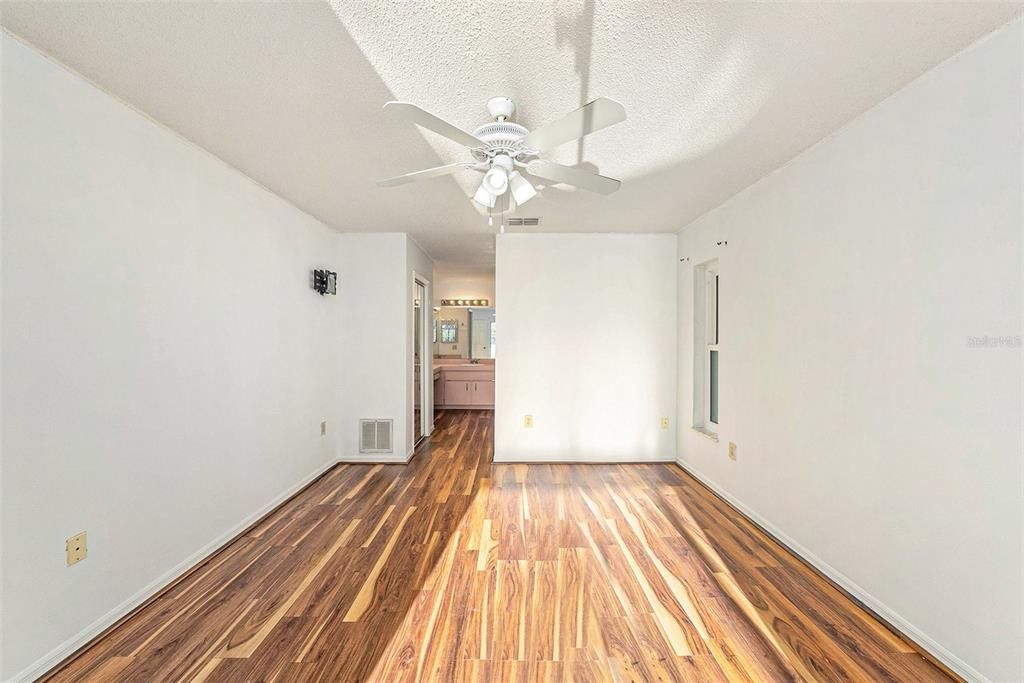 For Sale: $309,000 (2 beds, 2 baths, 1668 Square Feet)