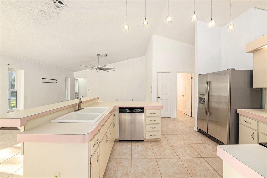 For Sale: $309,000 (2 beds, 2 baths, 1668 Square Feet)