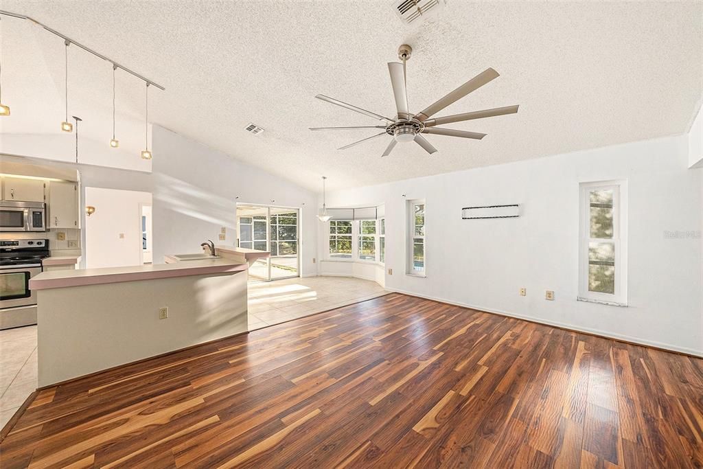 For Sale: $309,000 (2 beds, 2 baths, 1668 Square Feet)