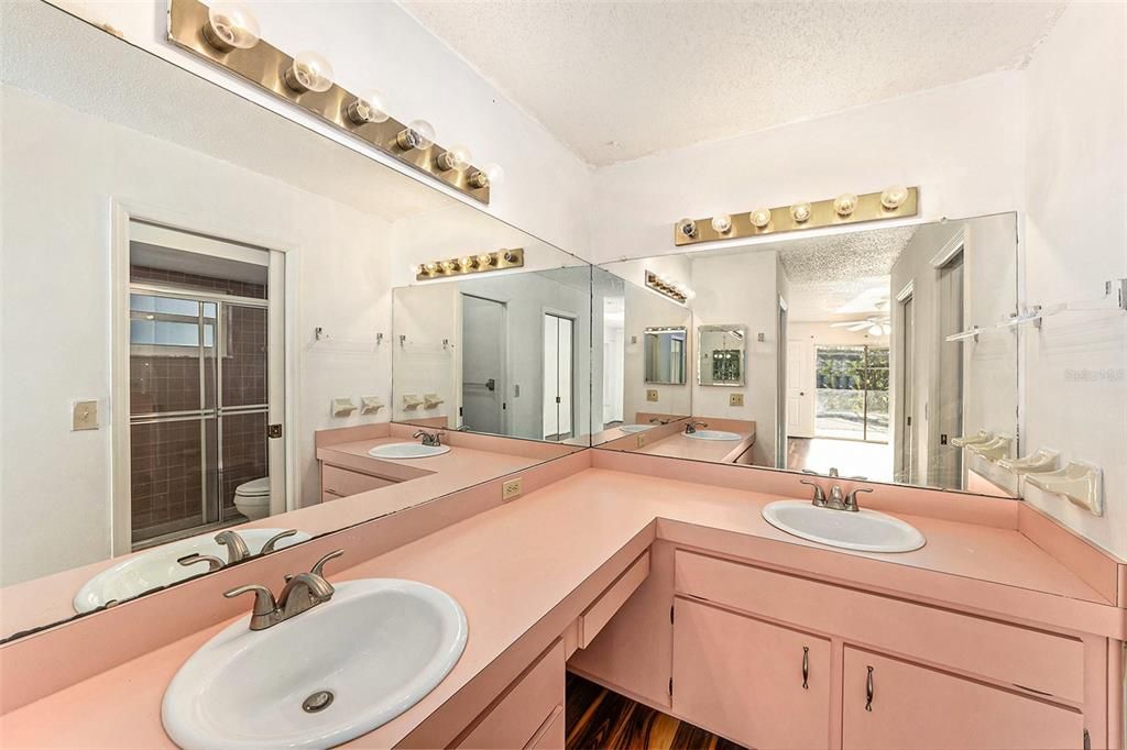 For Sale: $309,000 (2 beds, 2 baths, 1668 Square Feet)