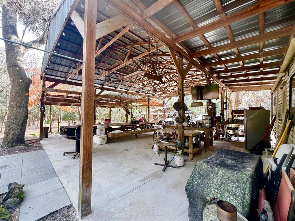 待售: $979,000 (39.67 acres)