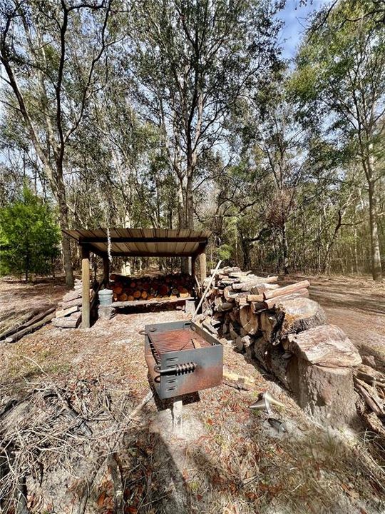 待售: $979,000 (39.67 acres)