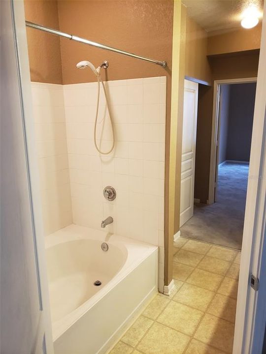 Active With Contract: $139,900 (1 beds, 1 baths, 851 Square Feet)